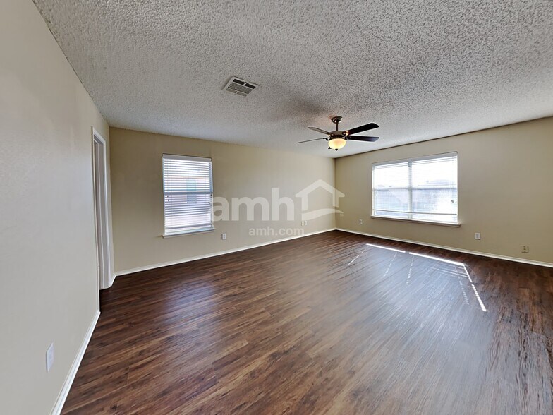 Building Photo - 1706 Santa Fe Trl
