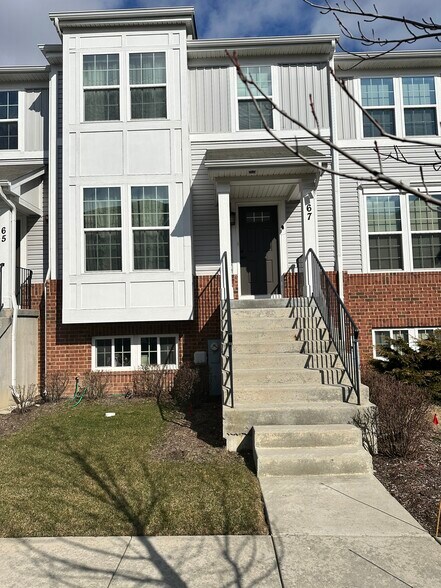 Building Photo - 67 Nicholas Dr E
