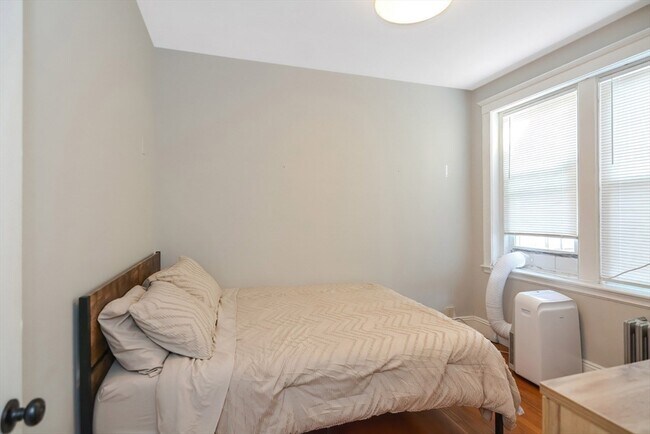 Building Photo - 91-93-93 Bynner St