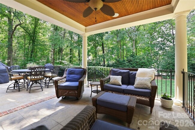 Building Photo - 1009 Honors Ct