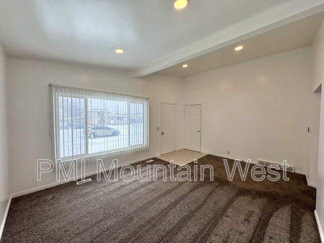 Building Photo - 4927 W Pavant Ave