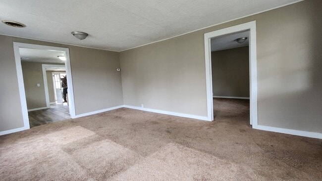 Building Photo - Single-Family Home for Rent