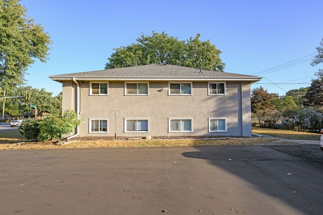 Building Photo - Spacious 1/BR/1 Bath Available Now!