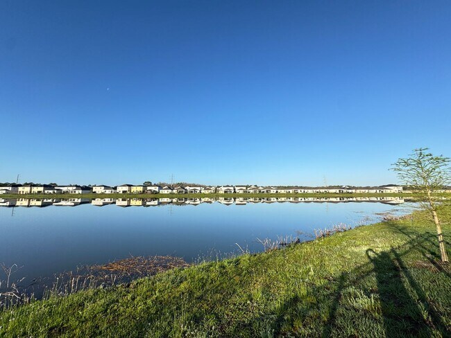 Building Photo - Beautiful Harmony Central Water Front Home AVAILABLE NOW!