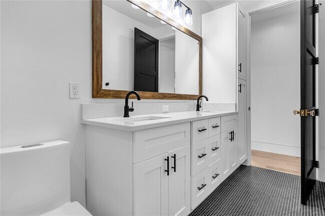 Building Photo - 1814 Barker Dr