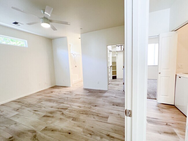 Building Photo - 1735 Pinon Dr