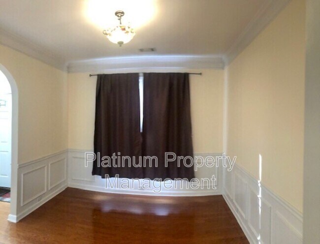 Building Photo - 3335 Woodside Ct