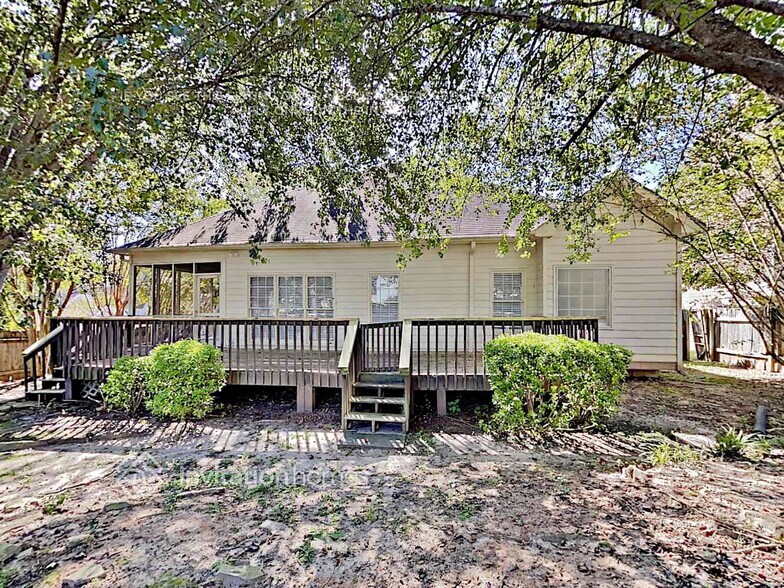 Building Photo - 4685 Wynnmeade Ln SW