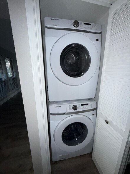 Building Photo - 211 Shrum Ct