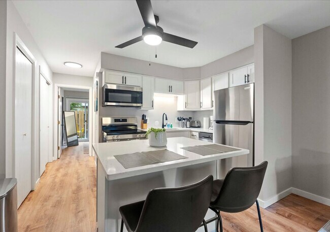 Building Photo - 1217 E Wilson St