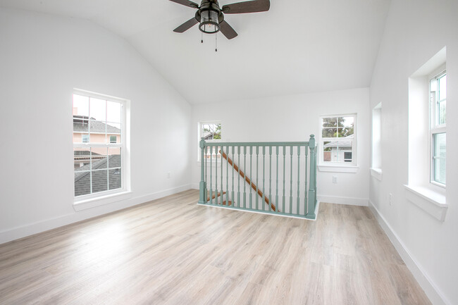Building Photo - Studio Apartment in Daytona with Beach Vie...