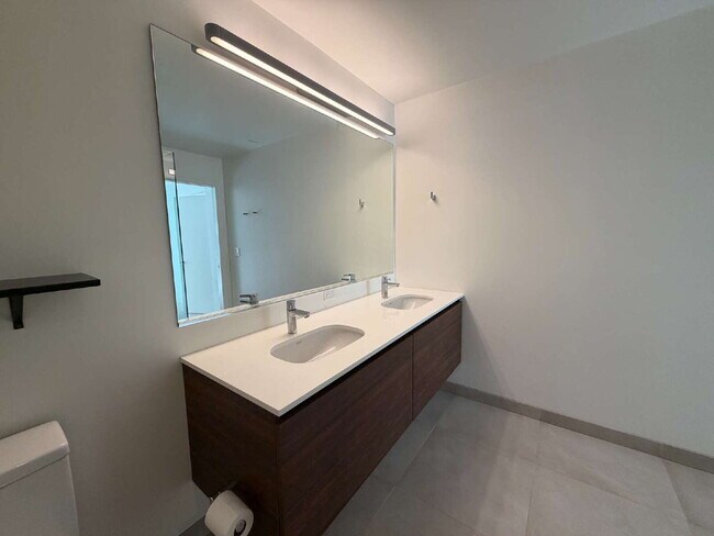 Building Photo - Luxurious Updated Condo in Dogpatch