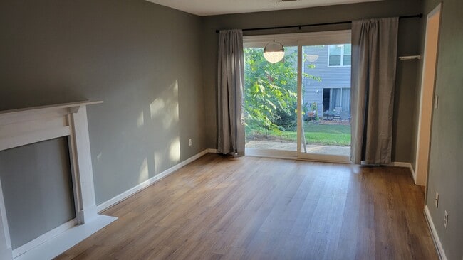 Building Photo - 343 Leisure Ct