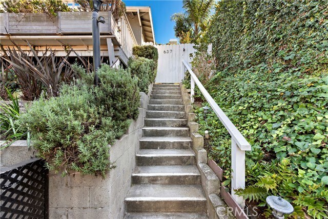 Building Photo - 637 St Ann's Dr