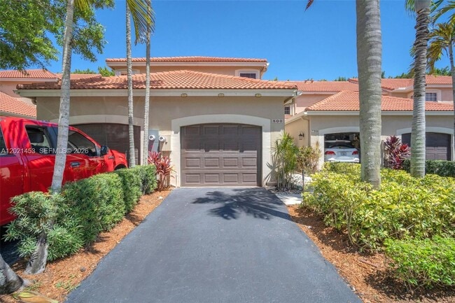 Building Photo - 800 Sorrento Dr