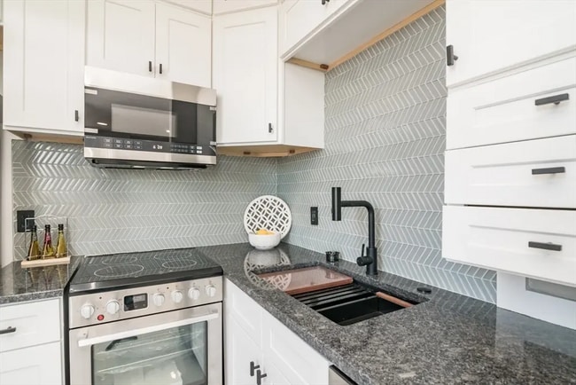 Building Photo - 140 Chestnut St