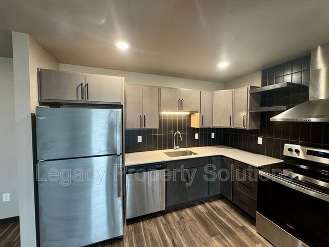 Building Photo - 226 E Greenfield Ln