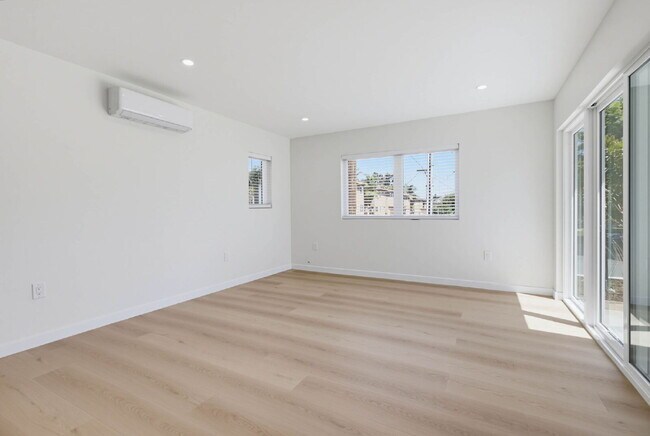 Building Photo - New Construction with Private Patio Walking Distance to Mission Bay