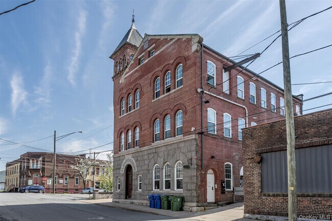 Building Photo - 22 Cottage St