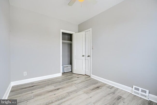 Building Photo - 165 Hampshire Rd