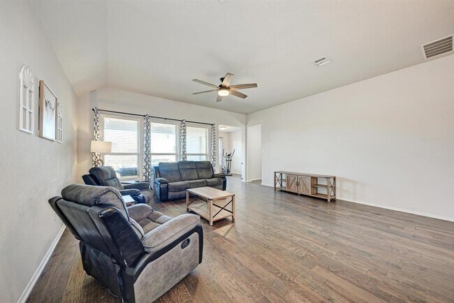 Building Photo - 136 Finley St