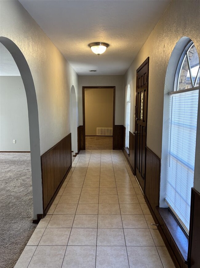 Building Photo - 7816 NW Baldwin Ave