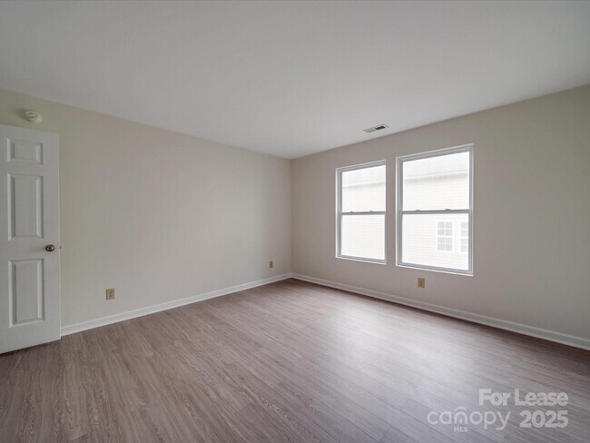 Building Photo - 3227 Deshler Morris Ln