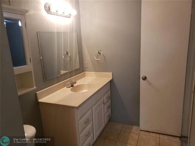 Building Photo - 8761 NW 39th St