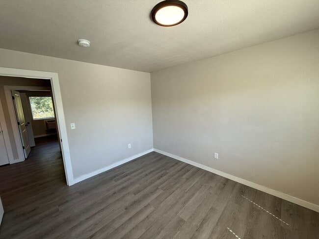 Building Photo - 2901 Waverly Dr SE