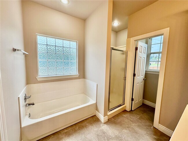Building Photo - 2846 Eaglecrest Cir