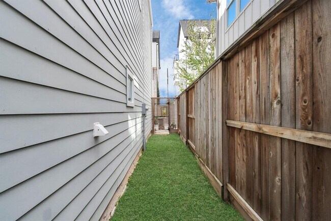 Building Photo - 8649 Green Kolbe Ln