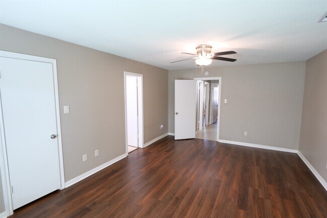 Building Photo - 915 Comstock Springs Dr