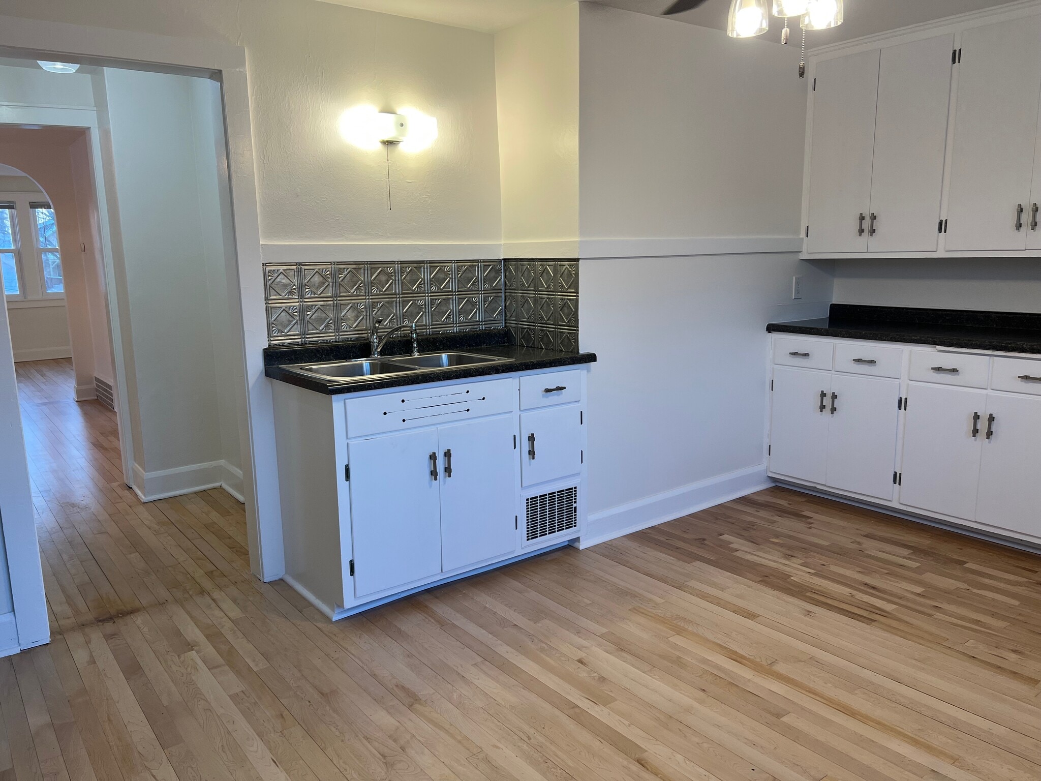 Kitchen- double sink - 2706 E Morgan Ave