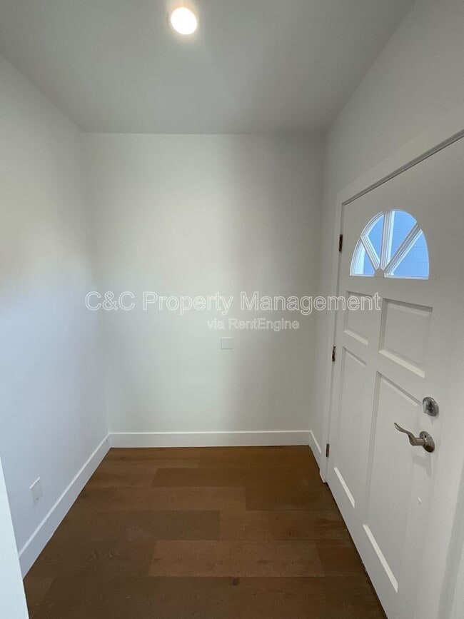 Building Photo - 182 Los Olivos Ave