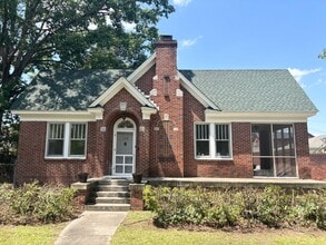 Building Photo - Bungalow in Earlewood