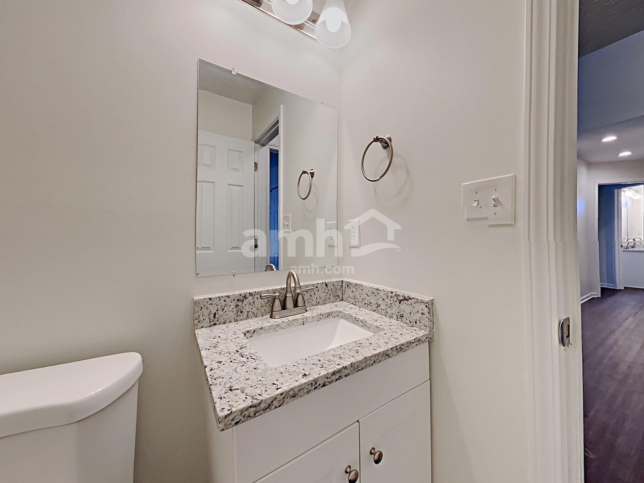 Building Photo - 770 Kingston Cir