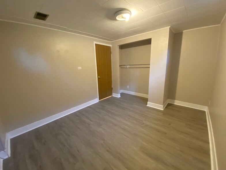 Building Photo - 1180 S Eaton Ct