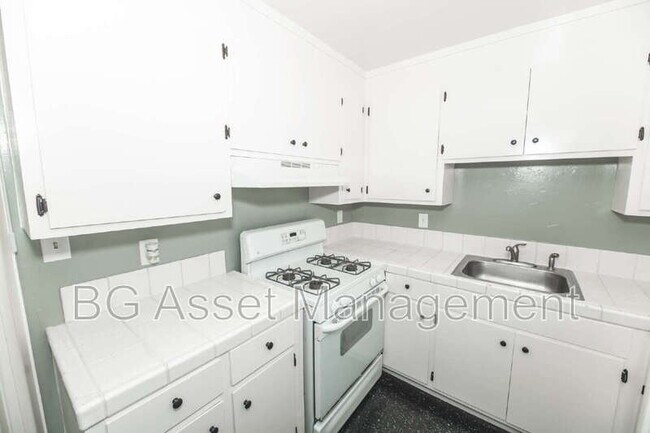 Building Photo - 1610 Sanford Ave