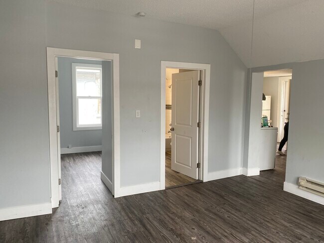 Building Photo - Emerson