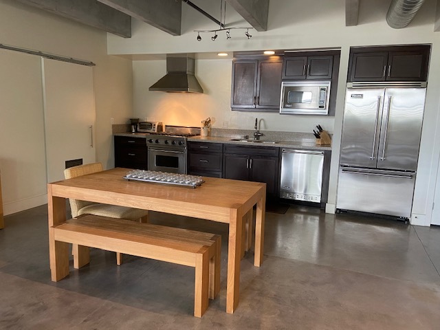 Kitchen-dining area - 4141 Glencoe Ave