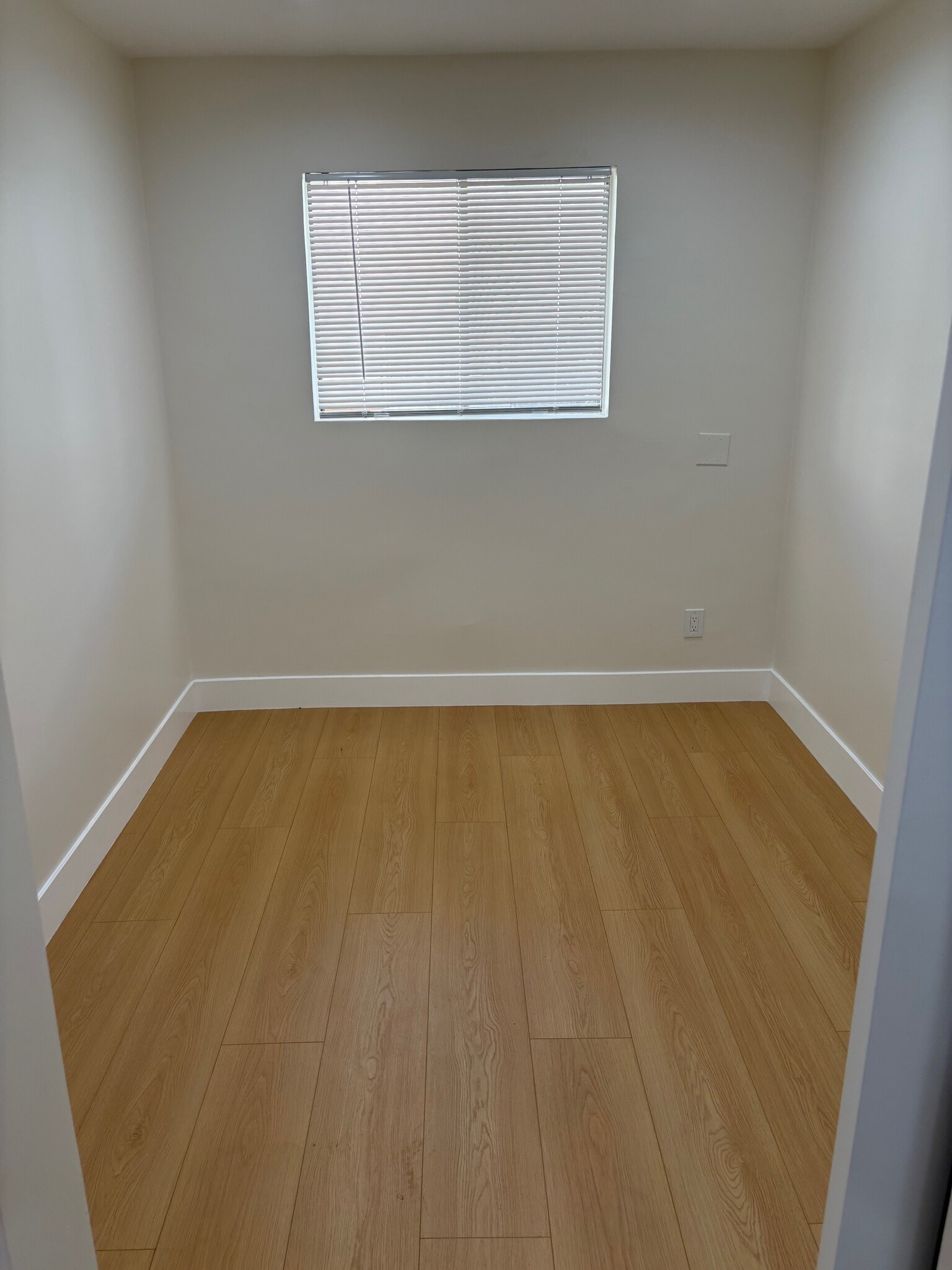 Building Photo - 1242 N New Hampshire Ave