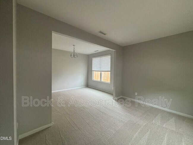 Building Photo - 4 White Spruce Ct