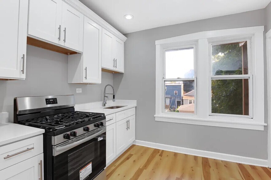 Building Photo - 545 N Drake Ave