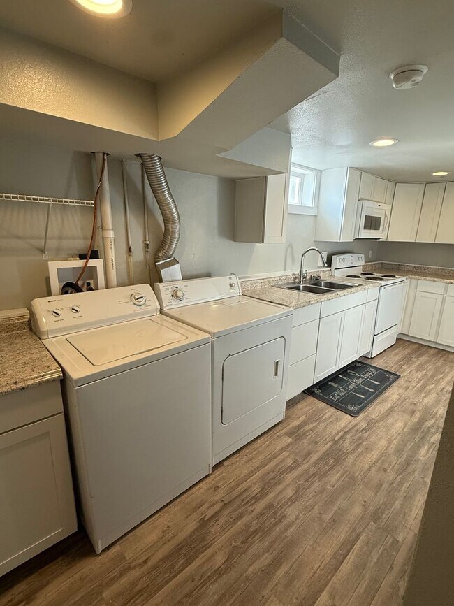 Building Photo - 434 Wicks Ln