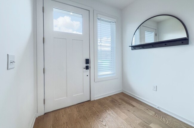 Building Photo - 2737 Shenandoah Ave