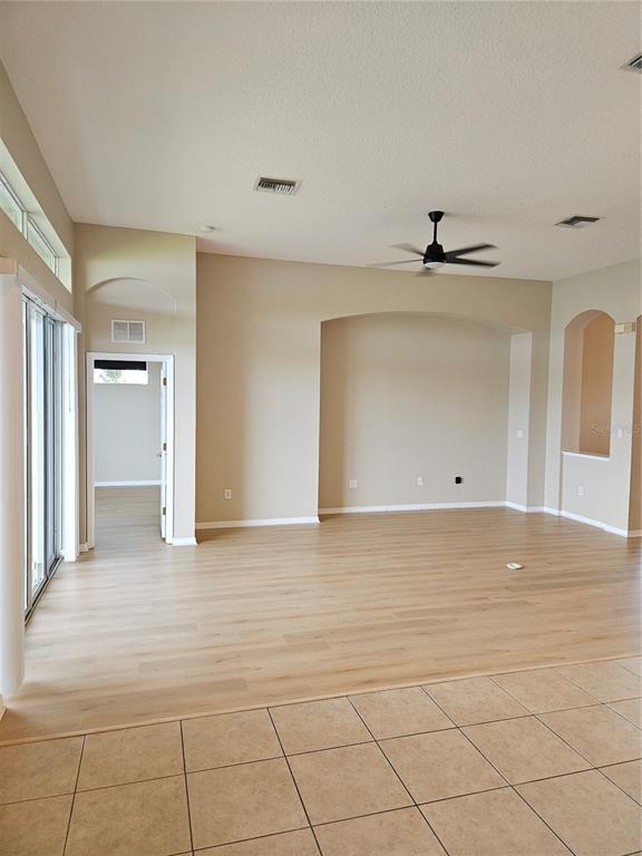 Building Photo - 2010 Tarragon Ln