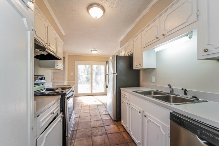 Building Photo - 445 N Canton Club Cir