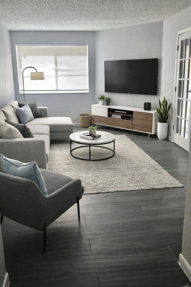 Building Photo - 9733 Westview Dr