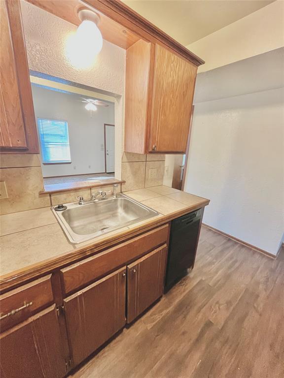 Building Photo - 1901 E Lindsey St