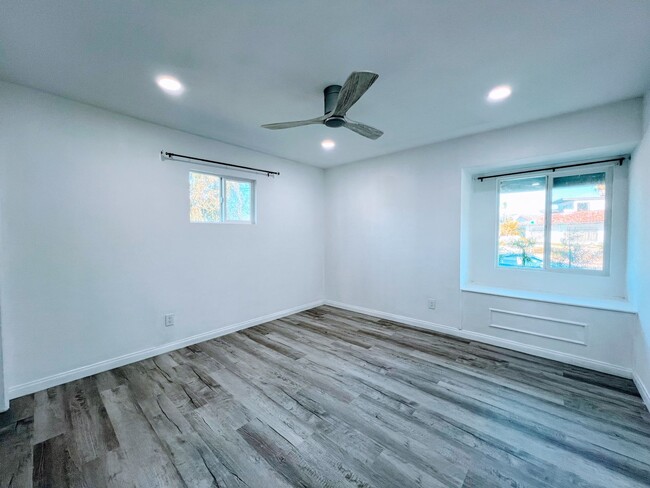 Building Photo - North Pacific Beach 3 Bedroom 2 Bath One S...